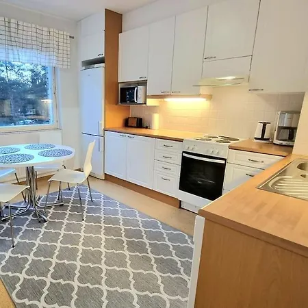 Tilava Kolmio Upealla Jaervinaekoealalla 3h+k * Uusikaupunki